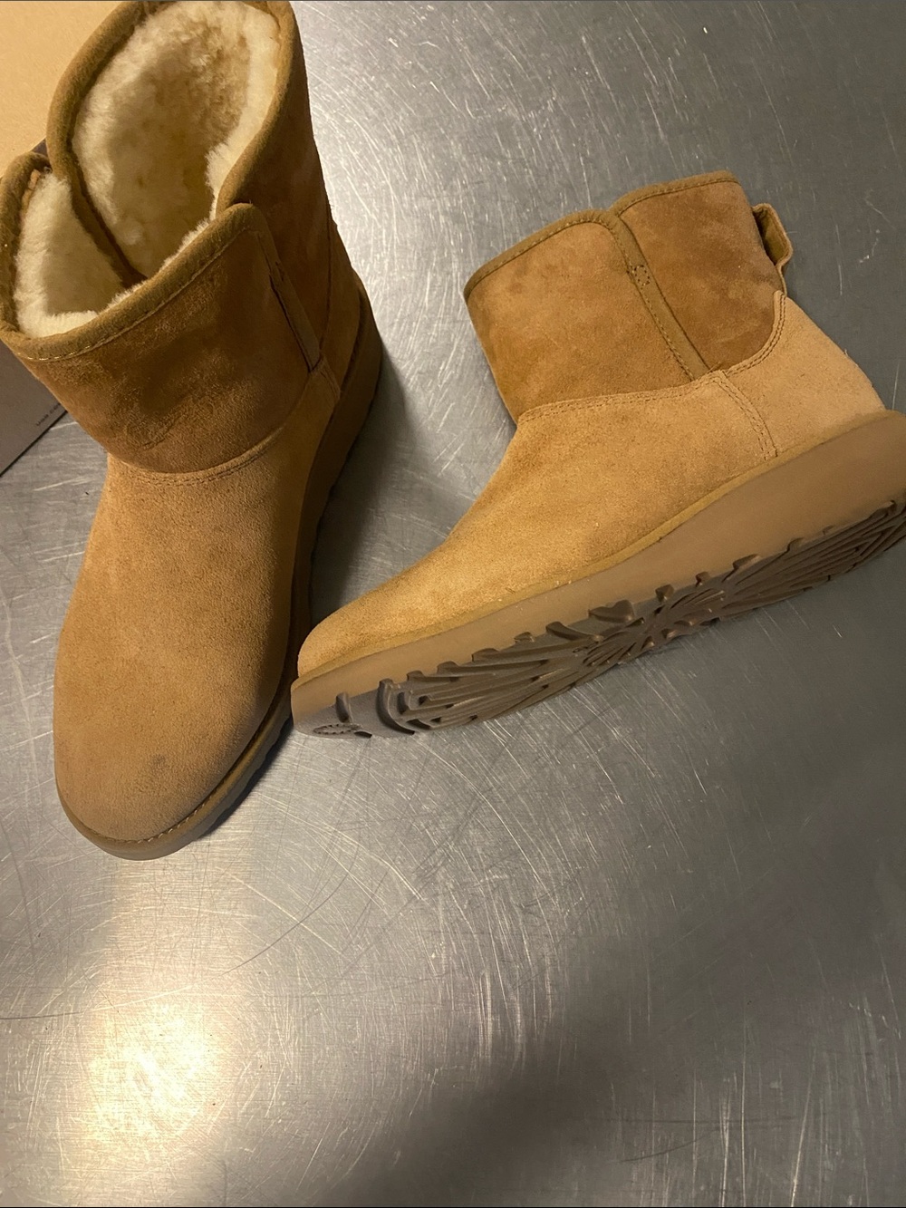 UGG boot - Picture 2 of 4